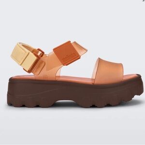 MELISSA
Kick Off platforms Sandal